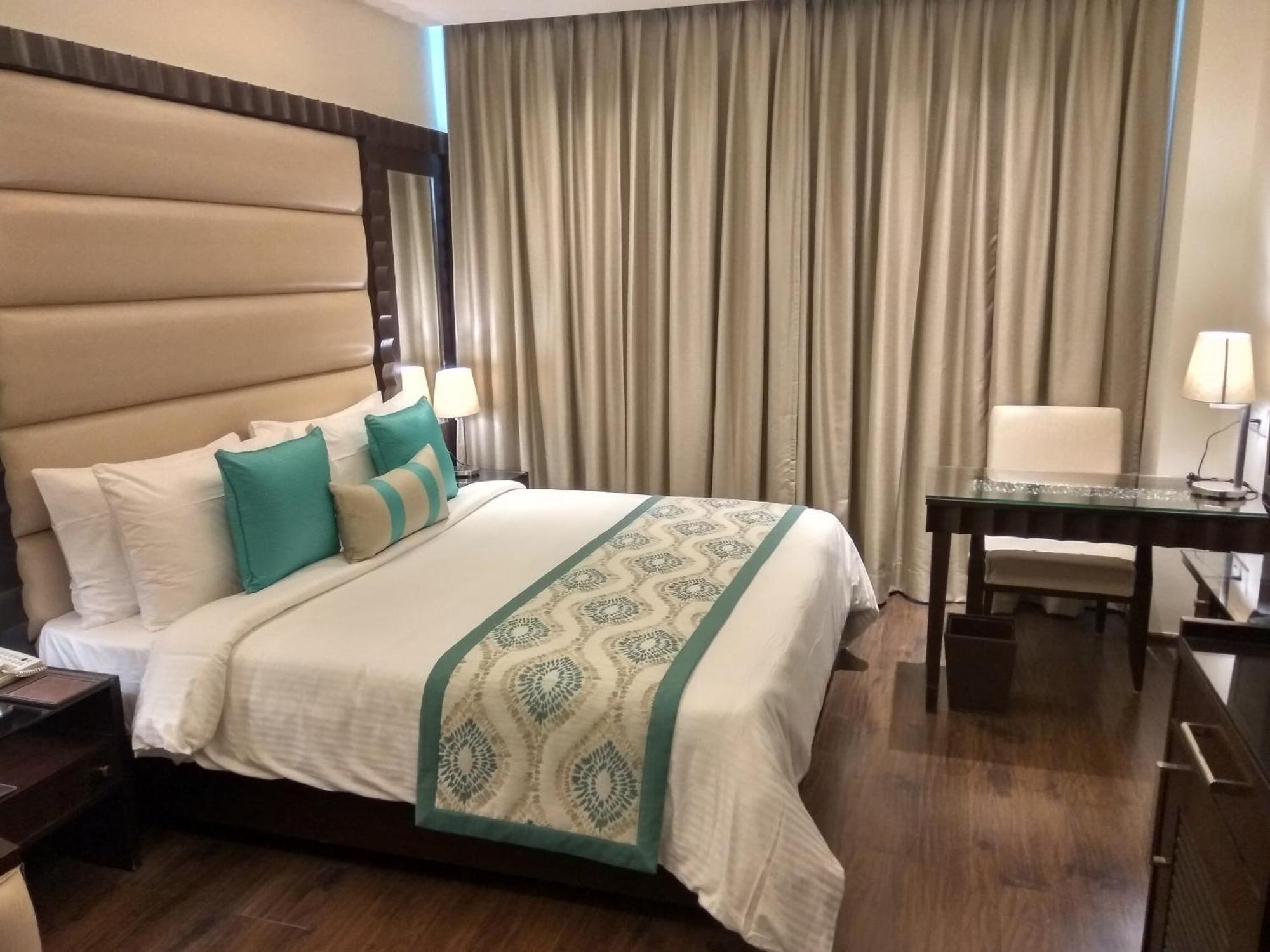 Deventure Sarovar Portico Kapashera, New Delhi Zewnętrze zdjęcie