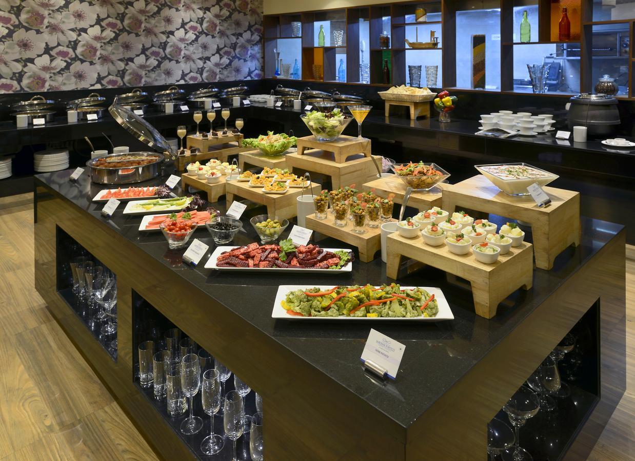 Deventure Sarovar Portico Kapashera, New Delhi Zewnętrze zdjęcie