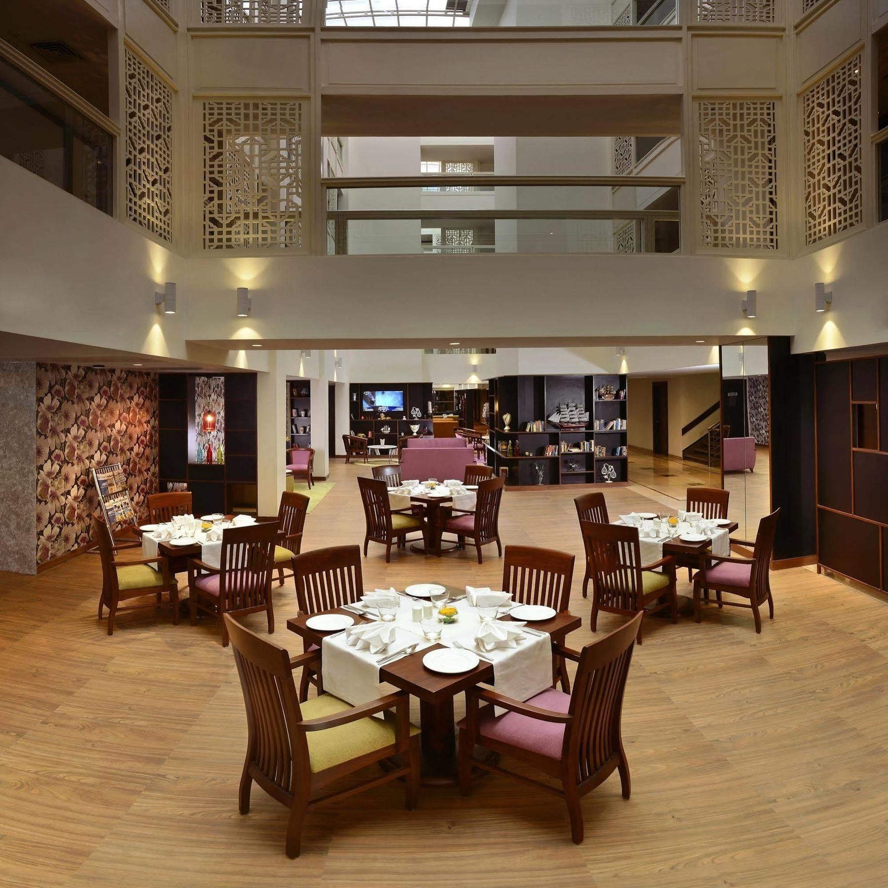 Deventure Sarovar Portico Kapashera, New Delhi Zewnętrze zdjęcie